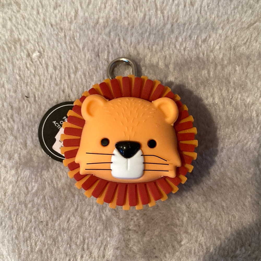 Bath and body works lion hand sanitizer holder NWT - Picture 1 of 2